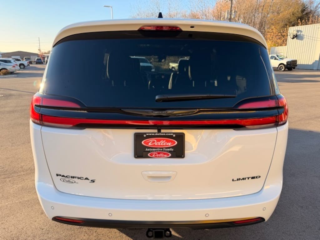 New 2026 Chrysler Pacifica LIMITED Passenger Van