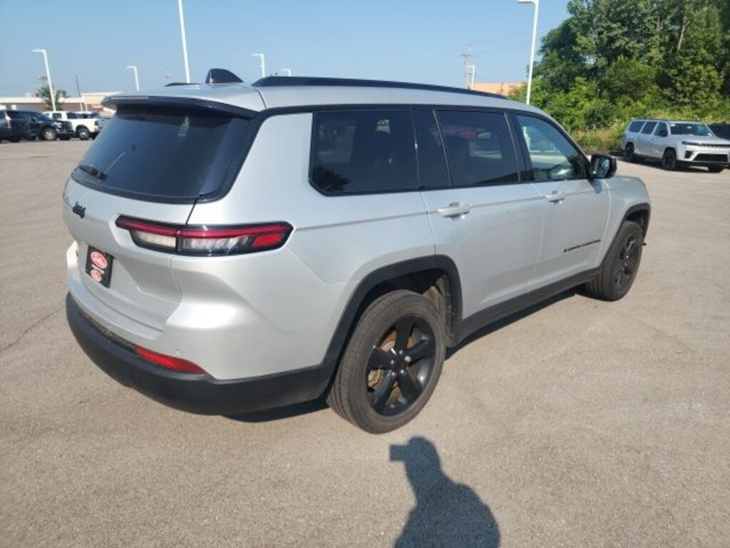 Used 2023 Jeep Grand Cherokee L Laredo SUV