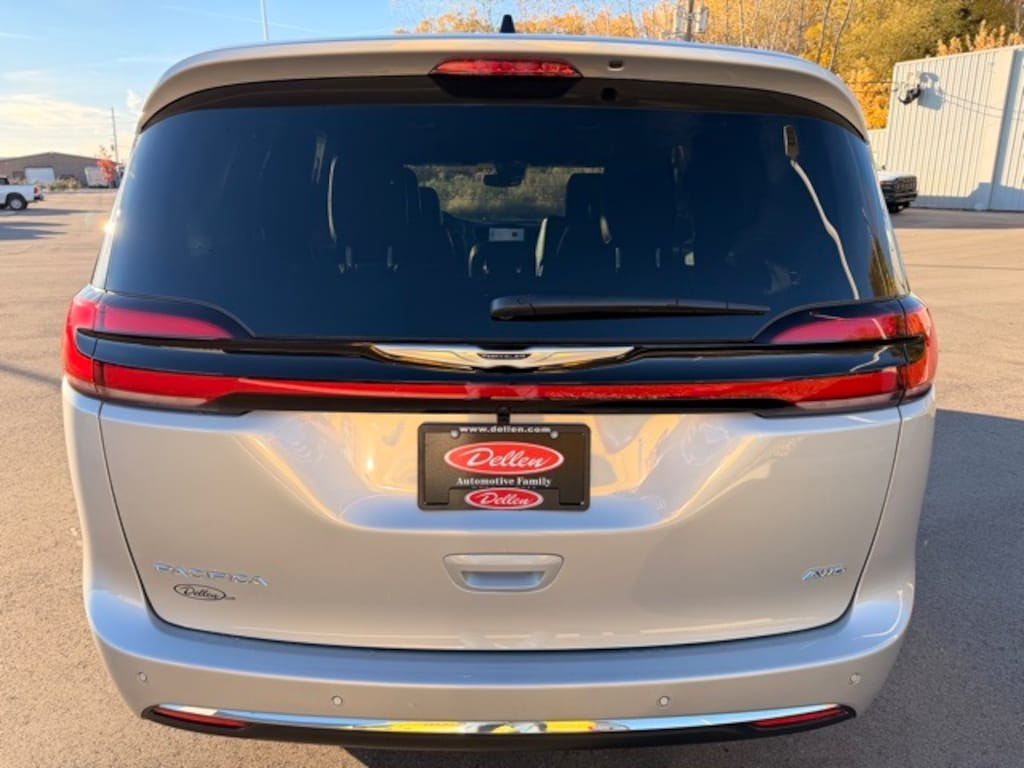 New 2026 Chrysler Pacifica SELECT AWD Passenger Van