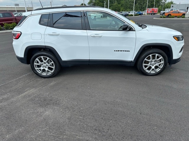 Certified 2022 Jeep Compass Latitude Lux with VIN 3C4NJDFB5NT211692 for sale in Greenfield, IN