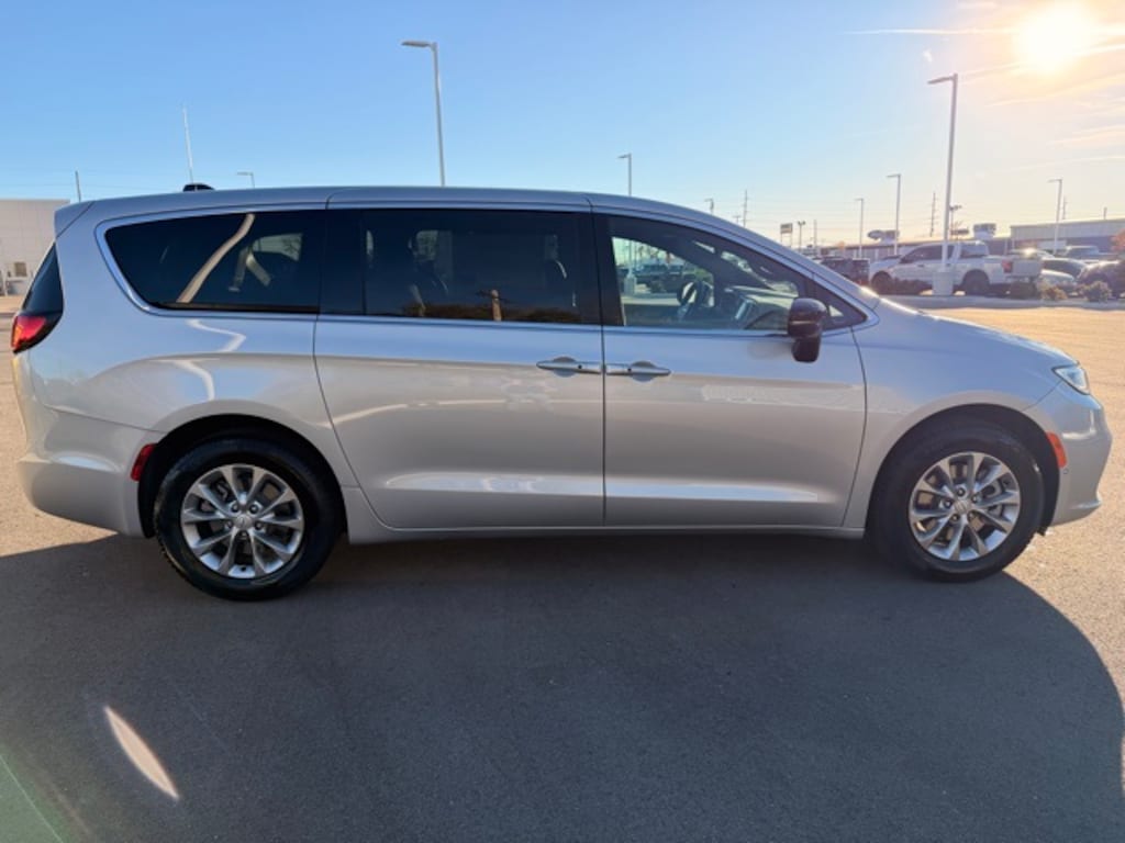 New 2026 Chrysler Pacifica SELECT AWD Passenger Van