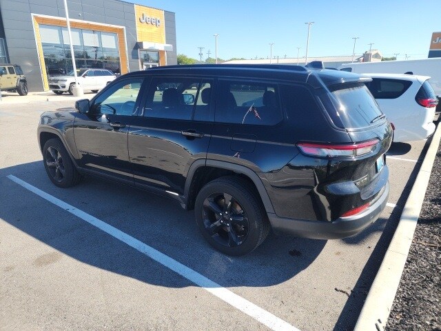 2021 Jeep Grand Cherokee Laredo photo 2