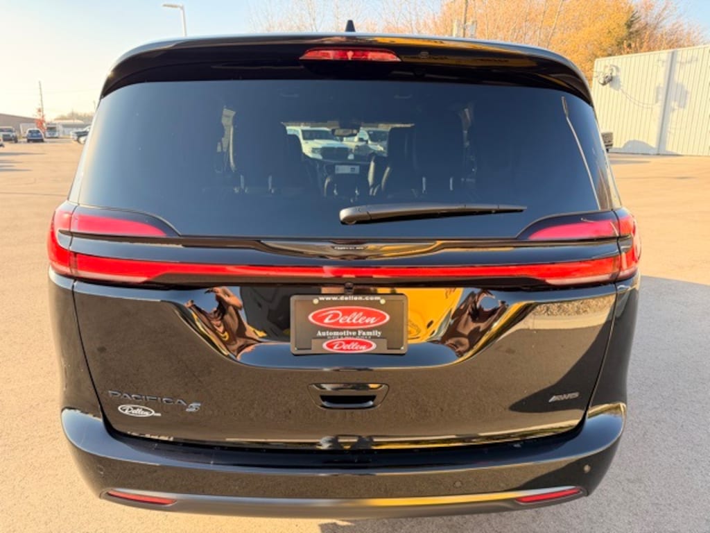 New 2026 Chrysler Pacifica SELECT AWD Passenger Van