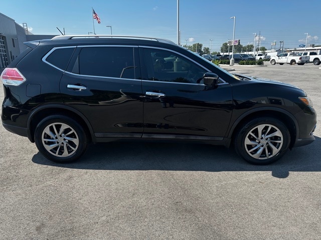 Used 2015 Nissan Rogue SL with VIN 5N1AT2MV5FC879804 for sale in Greenfield, IN