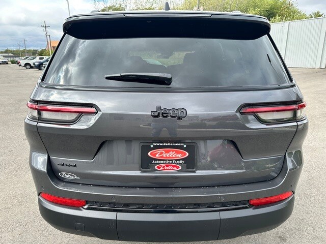2025 Jeep Grand Cherokee Altitude photo 4
