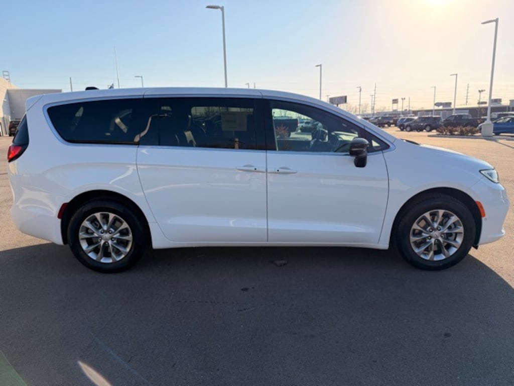New 2026 Chrysler Pacifica SELECT AWD Passenger Van