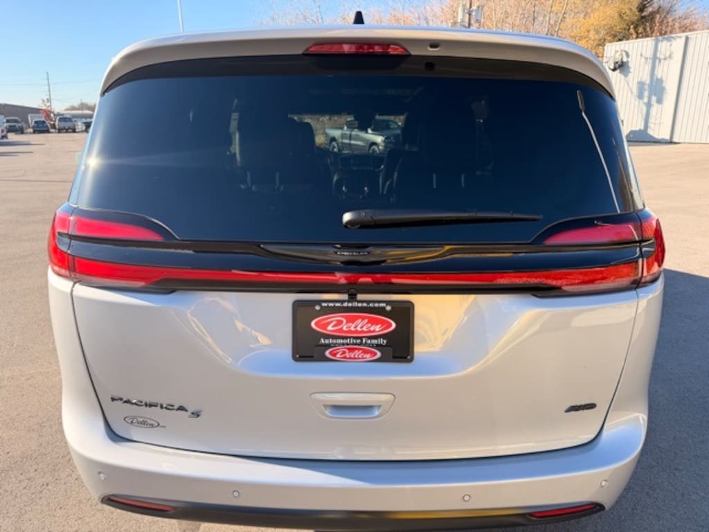 New 2026 Chrysler Pacifica SELECT AWD Passenger Van