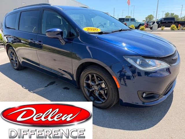 2020 Chrysler Pacifica Touring L's photo