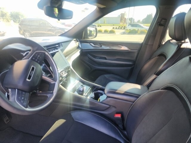2023 Jeep Grand Cherokee Laredo photo 3