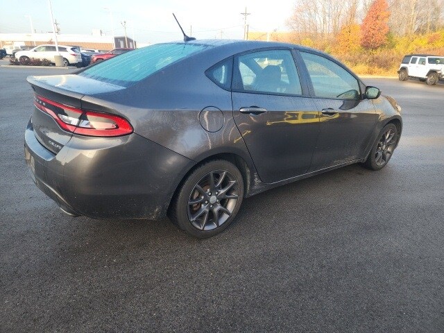 2016 Dodge Dart SXT photo 3
