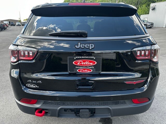 2022 Jeep Compass Trailhawk photo 2