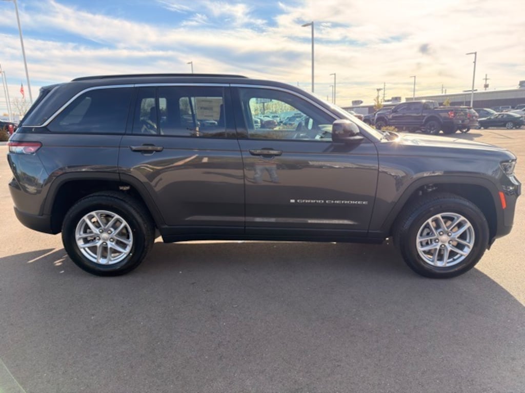 New 2025 Jeep Grand Cherokee LAREDO X 4X4 Sport Utility