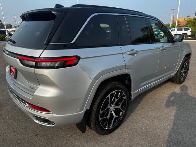 2025 Jeep Grand Cherokee Summit Reserve photo 3