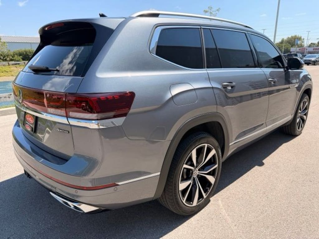 Used 2024 Volkswagen Atlas 2.0T SEL Premium R-Line SUV