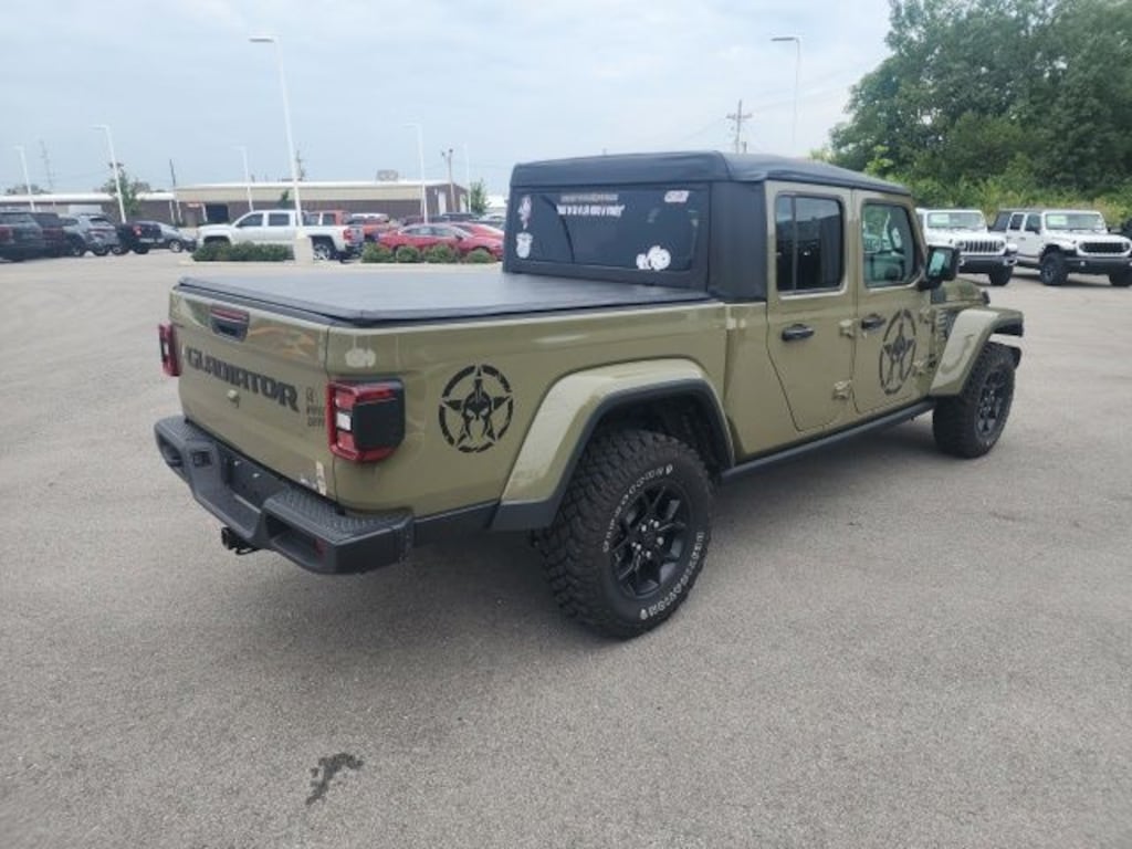 Used 2025 Jeep Gladiator Sport Truck Crew Cab