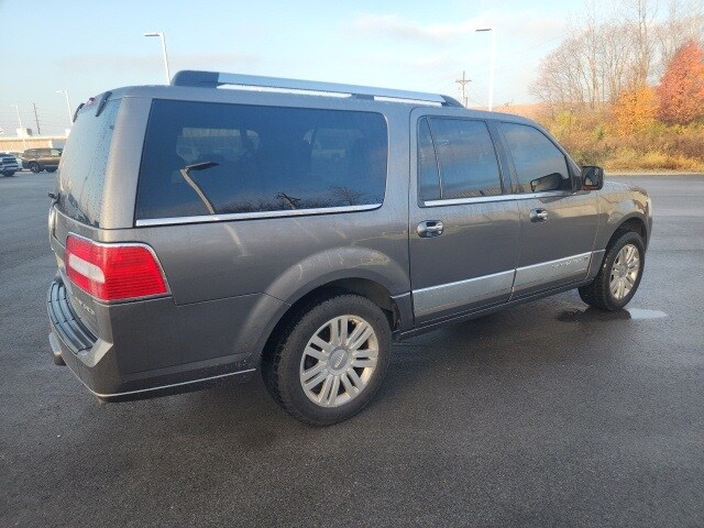 2014 Lincoln Navigator L photo 2