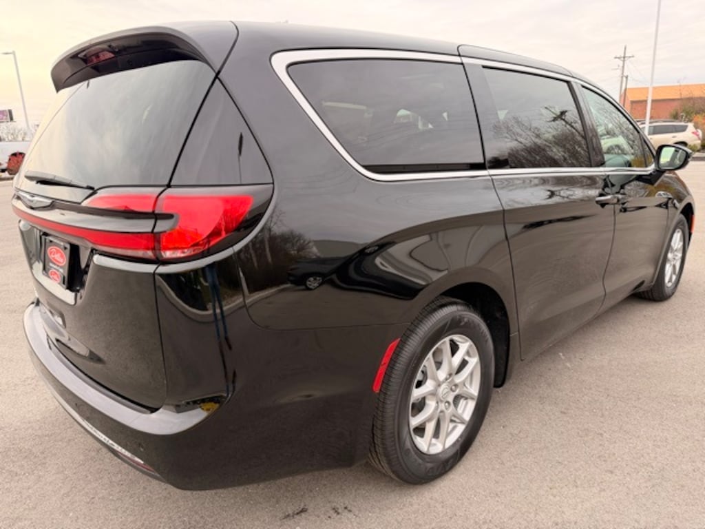 New 2026 Chrysler Pacifica SELECT Passenger Van