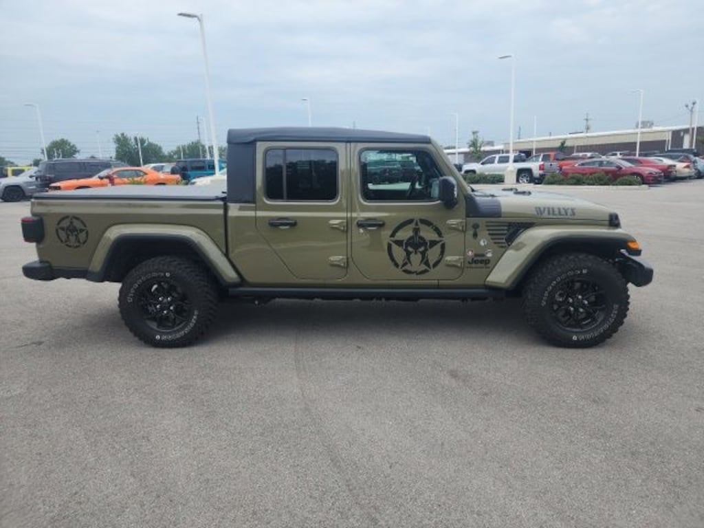 Used 2025 Jeep Gladiator Sport Truck Crew Cab
