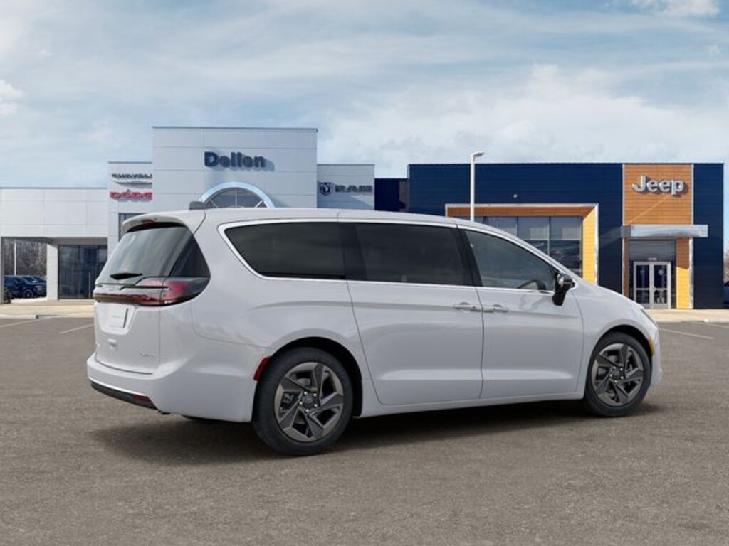 New 2027 Chrysler Pacifica LIMITED Passenger Van