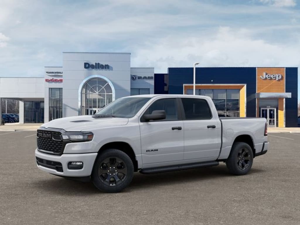 New 2026 Ram 1500 EXPRESS CREW CAB 4X4 5'7 BOX Pickup