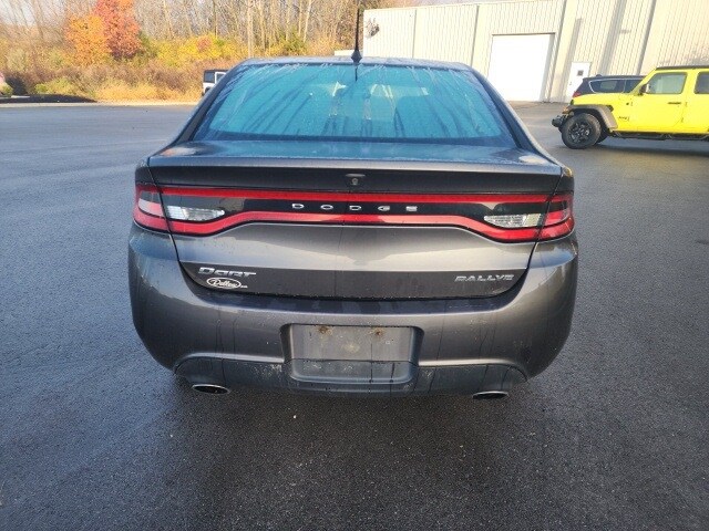 2016 Dodge Dart SXT photo 4