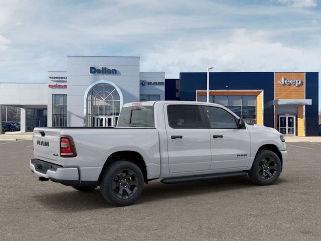 New 2026 Ram 1500 EXPRESS CREW CAB 4X4 5'7 BOX Pickup