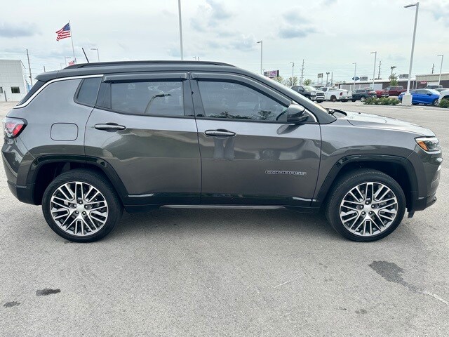 2023 Jeep Compass Limited photo 2