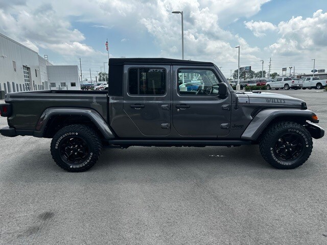 2021 Jeep Gladiator Sport photo 2