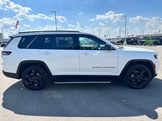 2024 Jeep Grand Cherokee Limited photo 2