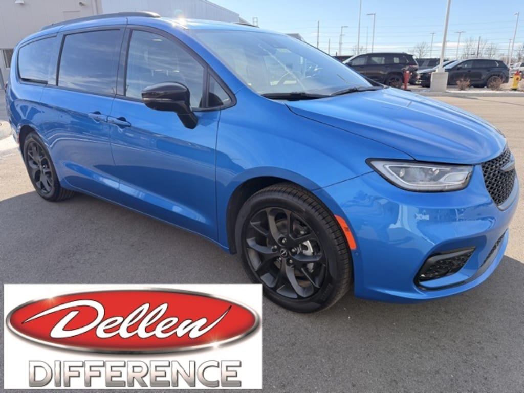 New 2026 Chrysler Pacifica LIMITED Passenger Van