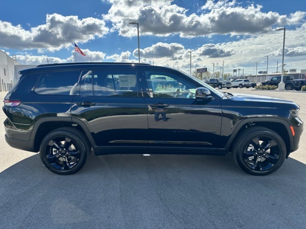 New 2025 Jeep Grand Cherokee L ALTITUDE X 4X4 Sport Utility