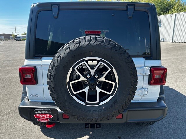 2024 Jeep Wrangler Rubicon photo 3