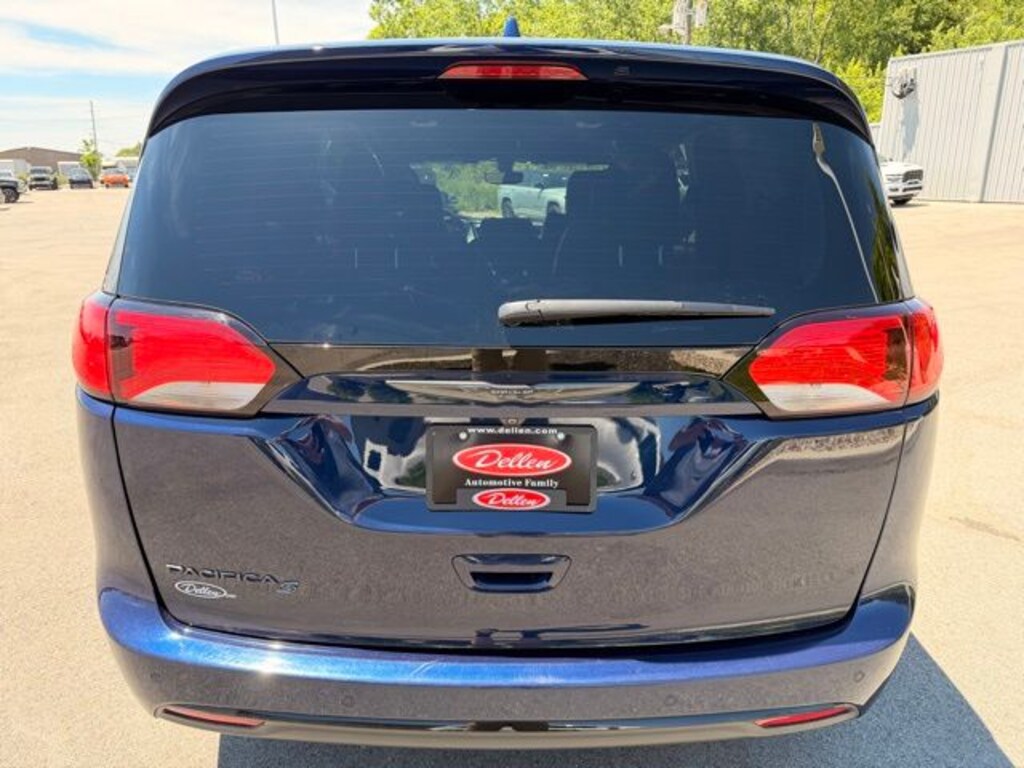 Used 2020 Chrysler Pacifica Touring L Van Passenger Van