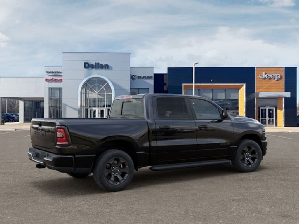 New 2026 Ram 1500 EXPRESS CREW CAB 4X4 5'7 BOX Pickup