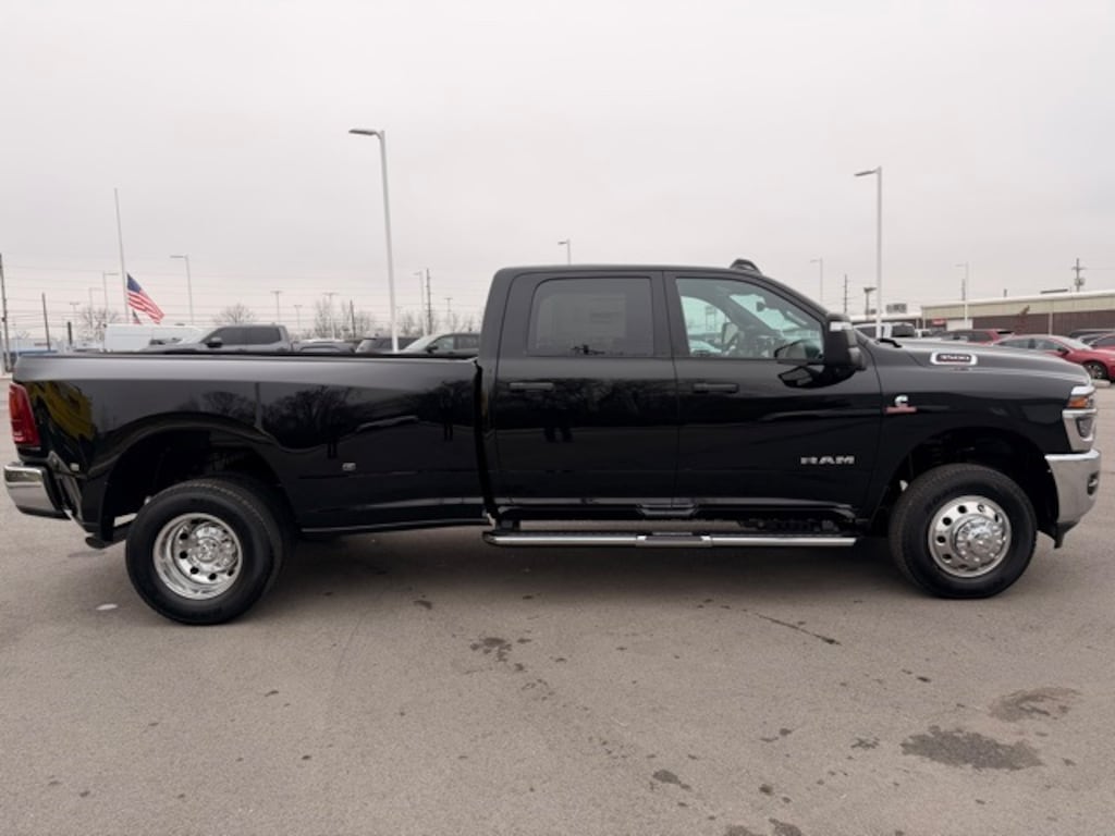 New 2026 Ram 3500 BIG HORN CREW CAB 4X4 8' BOX Pickup