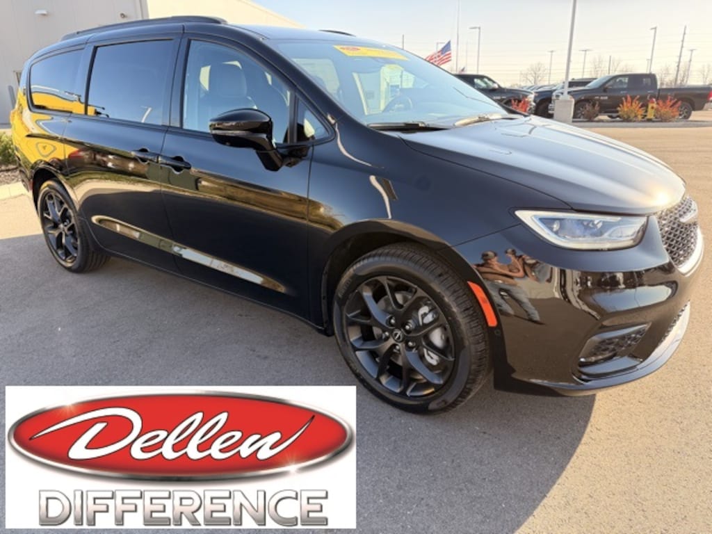 New 2026 Chrysler Pacifica SELECT AWD Passenger Van