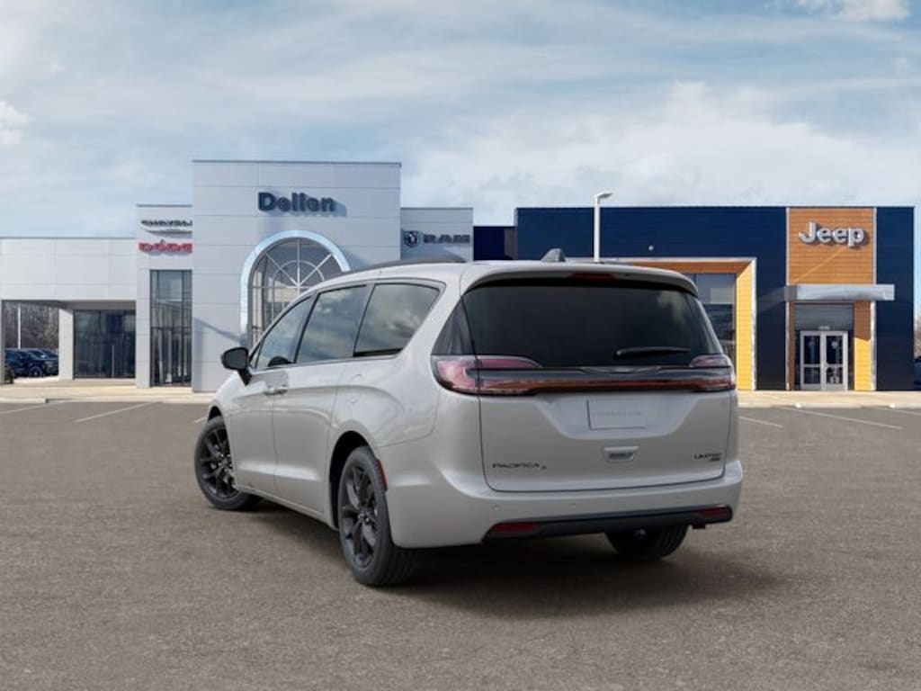 New 2026 Chrysler Pacifica LIMITED AWD Passenger Van