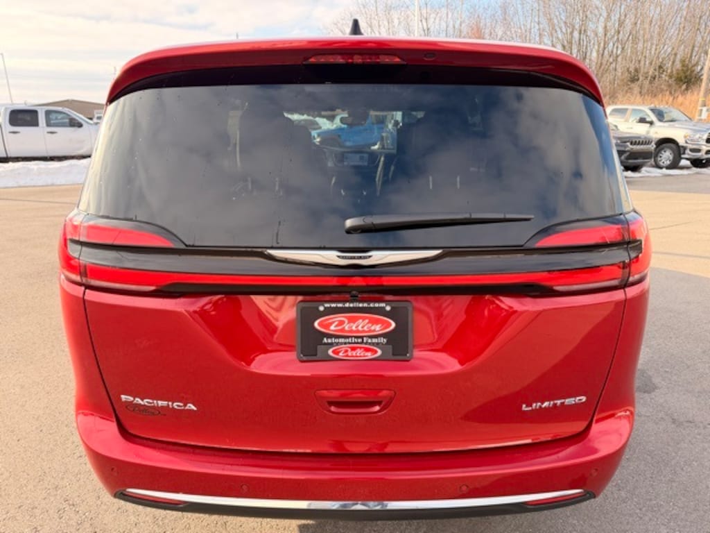 New 2026 Chrysler Pacifica LIMITED Passenger Van