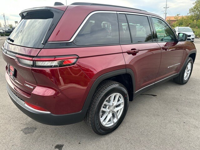 2025 Jeep Grand Cherokee Laredo Altitude photo 3