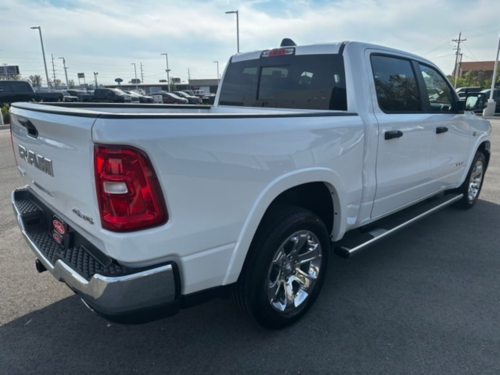 New 2026 Ram 1500 BIG HORN CREW CAB 4X4 5'7 BOX Pickup