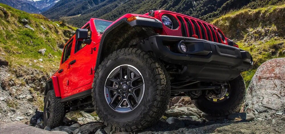 Jeep Wrangler Driving Over Rocks Front Grille View