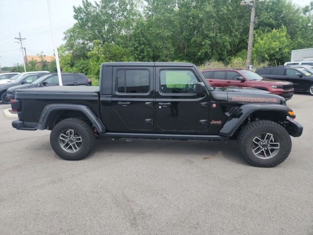 Used 2024 Jeep Gladiator Mojave Truck Crew Cab