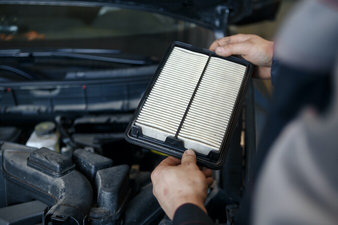 Mechaninc Replacing Cabin Air Filter 