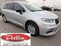 2026 Chrysler Pacifica SELECT Passenger Van