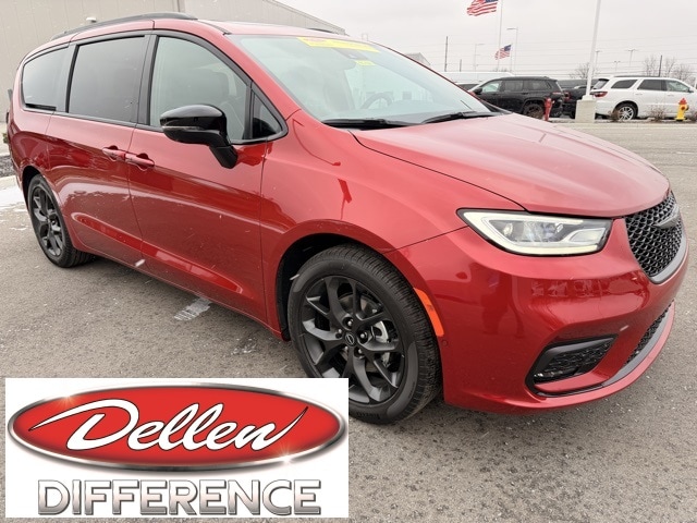 2026 Chrysler Pacifica Limited's photo