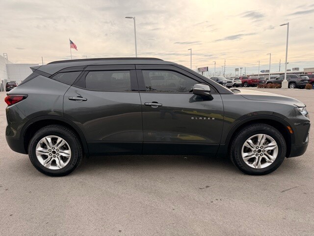 2019 Chevrolet Blazer Base 2LT photo 2
