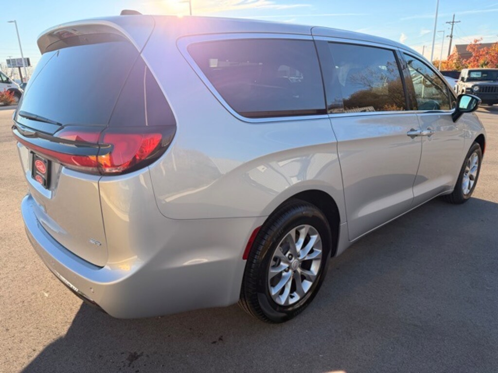 New 2026 Chrysler Pacifica SELECT AWD Passenger Van