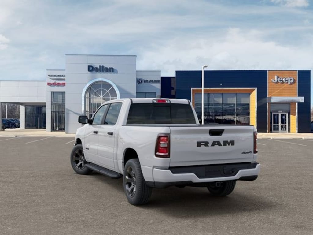 New 2026 Ram 1500 EXPRESS CREW CAB 4X4 5'7 BOX Pickup
