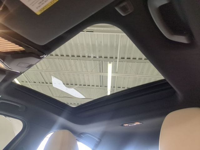 2025 BMW 3 Series 330i - Photo 16