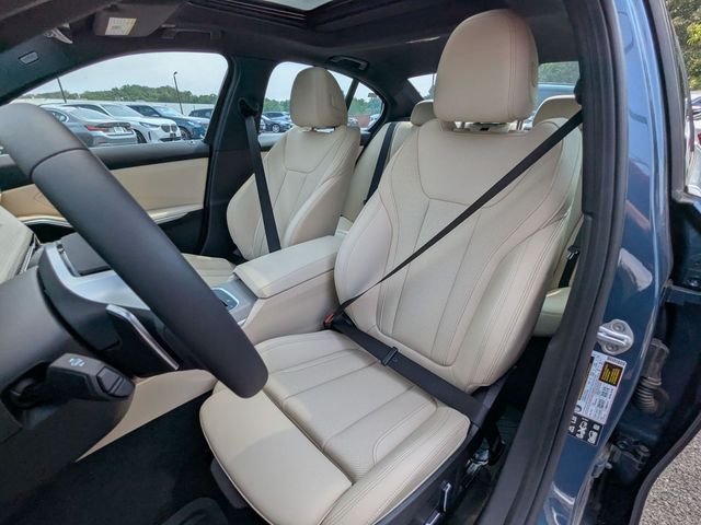 2025 BMW 3 Series 330i - Photo 9
